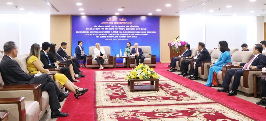 Nguyen Van Loi - Member of the CPV Central Committee, Secretary of Binh Duong provincial Party Committee, Head of provincial National Assembly Delegation, had a meeting with Michelle Bachelet, former President of the Republic of Chile and the district delegation of Cerro Navia - the capital of Santiago on their friendly visit and work in Binh Duong province. Source: Binh Duong newspaper Nguyen Van Loi - Member of the CPV Central Committee, Secretary of Binh Duong provincial Party Committee, Head of provincial National Assembly Delegation, had a meeting with Michelle Bachelet, former President of the Republic of Chile and the district delegation of Cerro Navia - the capital of Santiago on their friendly visit and work in Binh Duong province. Source: Binh Duong newspaper