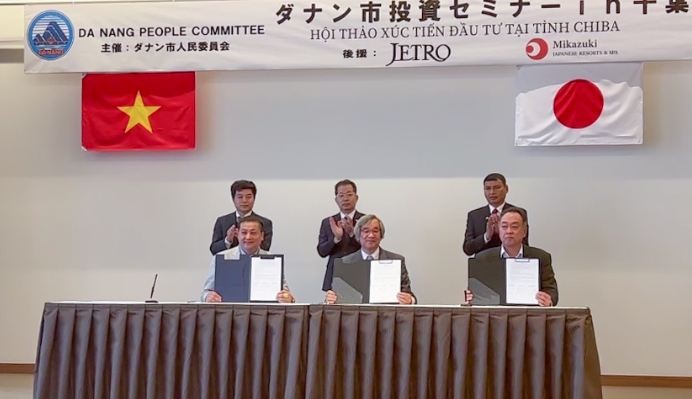 Signing Ceremony of Memorandum of Understanding between Thanh Dat Group Co., Ltd., Magos Company Limited (under Metran Co., Ltd.) and Heisei Medical Welfare Group related to the implementation of rehabilitation services and care for the elderly; Thanh Dat Group Company Limited, Magos Company Limited and Minatomirai Group are involved in the implementation of health and beauty care services in Da Nang. Signing Ceremony of Memorandum of Understanding between Thanh Dat Group Co., Ltd., Magos Company Limited (under Metran Co., Ltd.) and Heisei Medical Welfare Group related to the implementation of rehabilitation services and care for the elderly; Thanh Dat Group Company Limited, Magos Company Limited and Minatomirai Group are involved in the implementation of health and beauty care services in Da Nang.