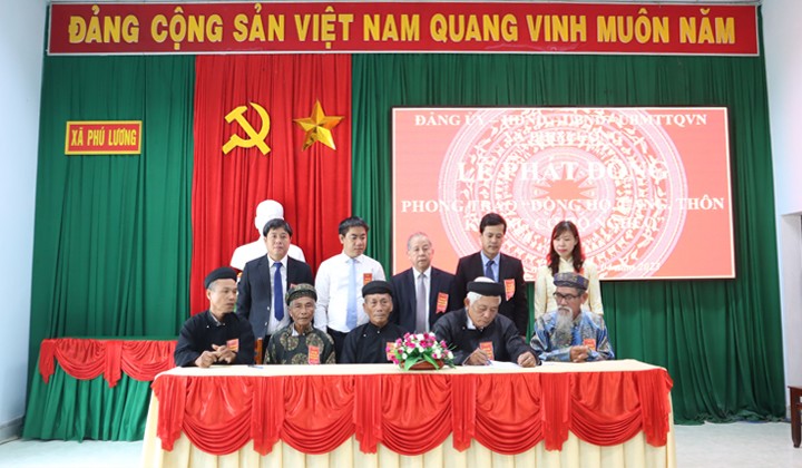 Thừa Thiên Huế: Phát động phong trào “Dòng họ, làng, thôn, tổ dân phố không có họ nghèo” Thừa Thiên Huế: Phát động phong trào “Dòng họ, làng, thôn, tổ dân phố không có họ nghèo”