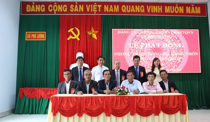 Thừa Thiên Huế: Phát động phong trào “Dòng họ, làng, thôn, tổ dân phố không có họ nghèo” Thừa Thiên Huế: Phát động phong trào “Dòng họ, làng, thôn, tổ dân phố không có họ nghèo”
