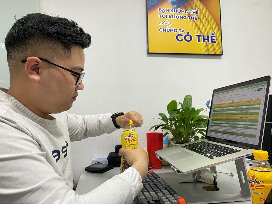 Nước tăng lực Number 1 giúp bổ sung năng lượng và đánh thức sự tỉnh táo ngay tức thì. Nước tăng lực Number 1 giúp bổ sung năng lượng và đánh thức sự tỉnh táo ngay tức thì.