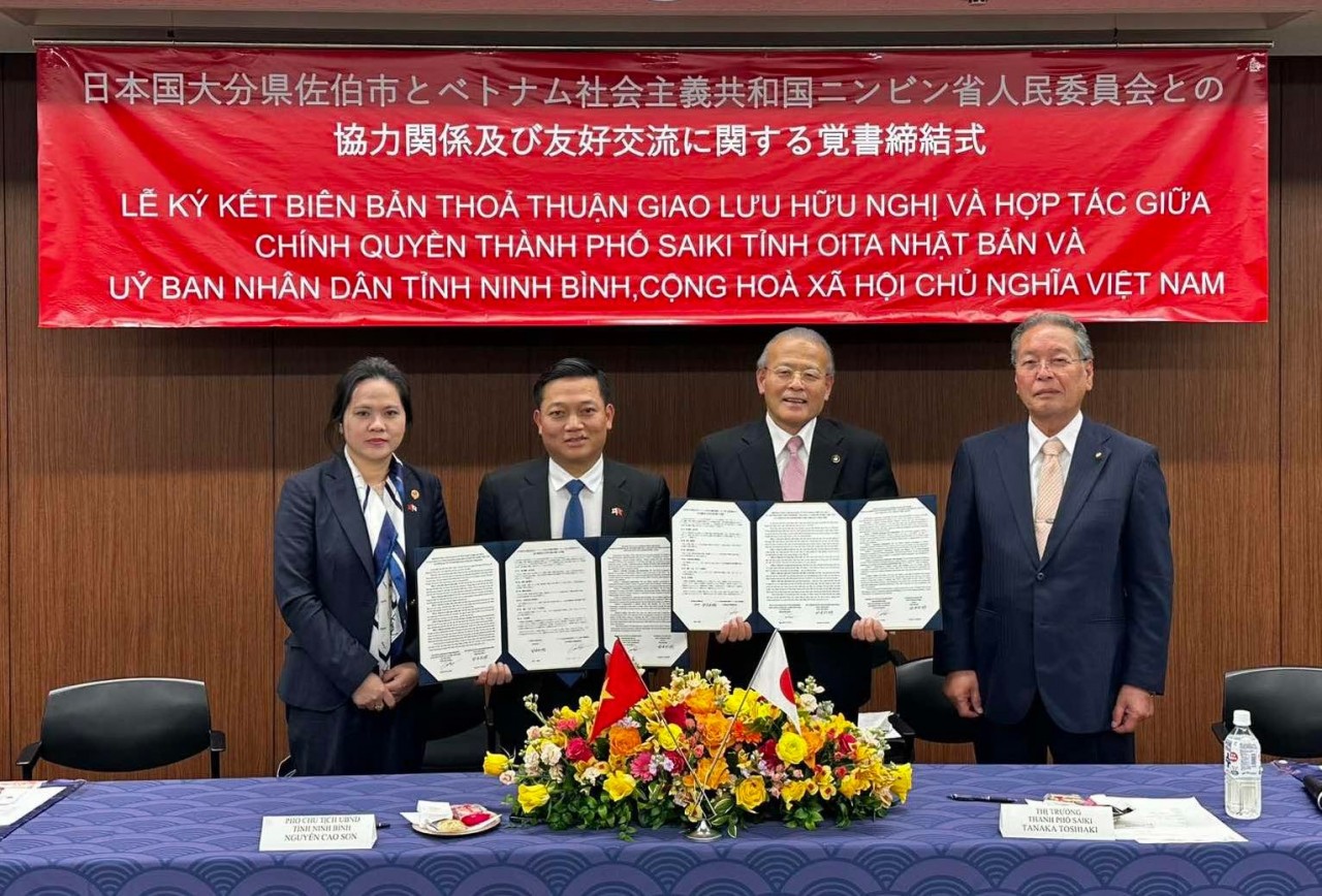 Tỉnh Ninh Bình và thành phố Saiki ký kết biên bản ghi nhớ hợp tác giao lưu hữu nghị. Tỉnh Ninh Bình và thành phố Saiki ký kết biên bản ghi nhớ hợp tác giao lưu hữu nghị.