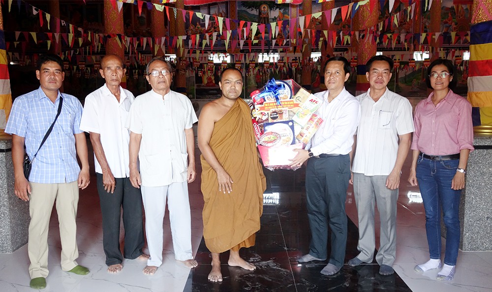 Lãnh đạo tỉnh An Giang tổ chức thăm, chúc Tết cổ truyền Chôl Chnăm Thmây Lãnh đạo tỉnh An Giang tổ chức thăm, chúc Tết cổ truyền Chôl Chnăm Thmây