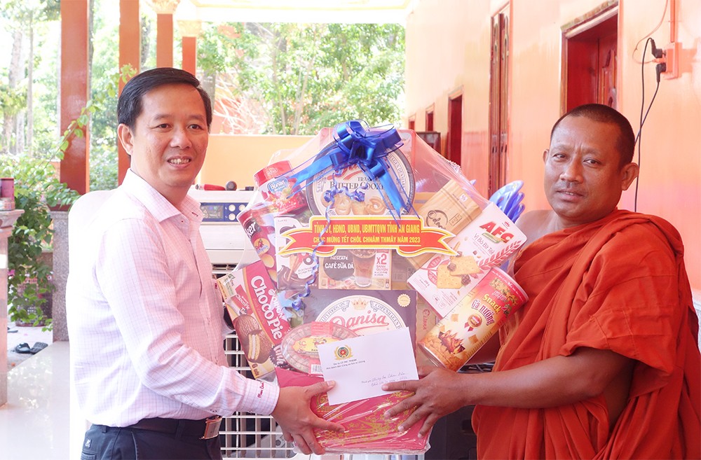 Lãnh đạo tỉnh An Giang tổ chức thăm, chúc Tết cổ truyền Chôl Chnăm Thmây Lãnh đạo tỉnh An Giang tổ chức thăm, chúc Tết cổ truyền Chôl Chnăm Thmây