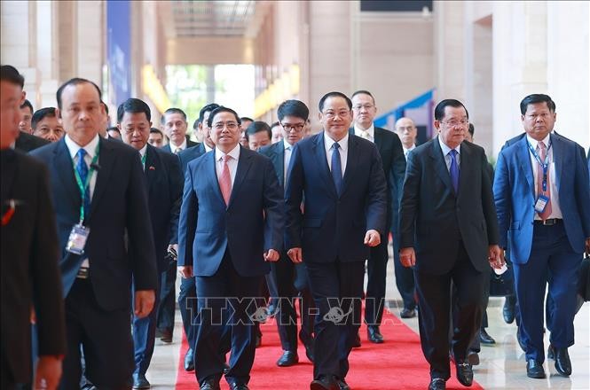 Đẩy mạnh kết nối ba nền kinh tế Việt Nam, Lào, Campuchia Đẩy mạnh kết nối ba nền kinh tế Việt Nam, Lào, Campuchia