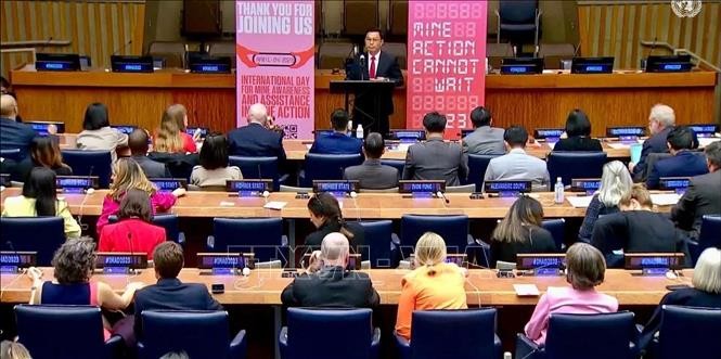 Việt Nam cam kết chung tay khắc phục hậu quả bom mìn sau chiến tranh Việt Nam cam kết chung tay khắc phục hậu quả bom mìn sau chiến tranh