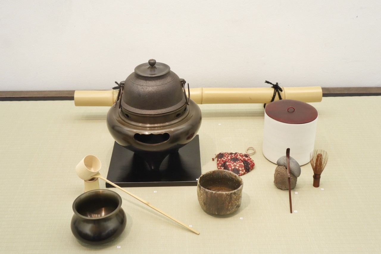 Yakishime, firing unglazed wares at high temperatures, is said to be one of the most basic means to produce ceramics. Photo: Hanh Tran Yakishime, firing unglazed wares at high temperatures, is said to be one of the most basic means to produce ceramics. Photo: Hanh Tran