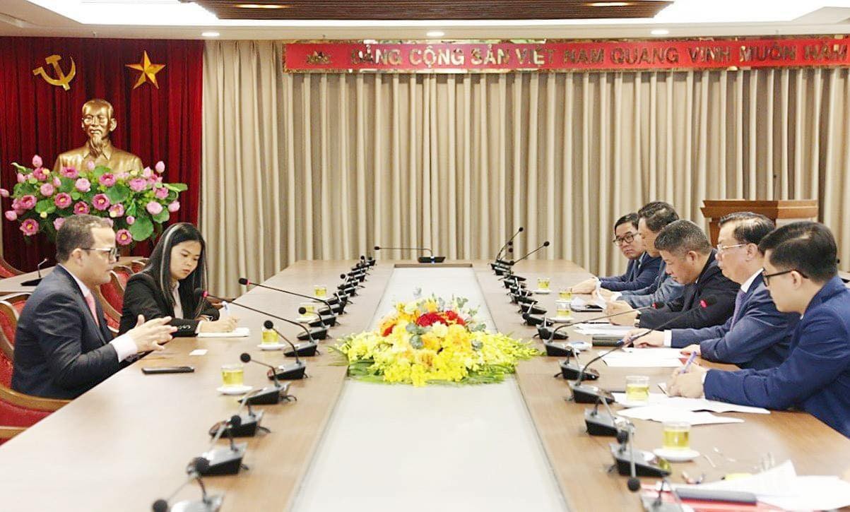 Bí thư Thành uỷ Hà Nội Đinh Tiến Dũng đã chủ trì buổi tiếp xã giao Đại sứ Đặc mệnh toàn quyền Cộng hòa Dominica tại Việt Nam Jaime Francisco Rodríguez (Ảnh: Thành đoàn Hà Nội). Bí thư Thành uỷ Hà Nội Đinh Tiến Dũng đã chủ trì buổi tiếp xã giao Đại sứ Đặc mệnh toàn quyền Cộng hòa Dominica tại Việt Nam Jaime Francisco Rodríguez (Ảnh: Thành đoàn Hà Nội).