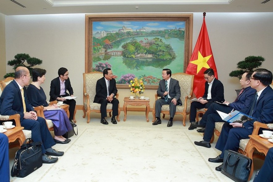 Deputy Prime Minister Tran Hong Ha and Cambodian Labour Minister Ith Samheng at a meeting in Hanoi on April 5. (Photo: VGP) Deputy Prime Minister Tran Hong Ha and Cambodian Labour Minister Ith Samheng at a meeting in Hanoi on April 5. (Photo: VGP)