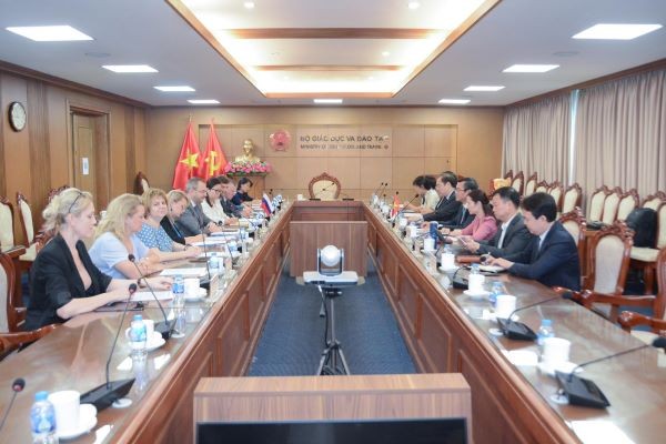 Thứ trưởng Nguyễn Văn Phúc tiếp đoàn công tác của Bộ Khoa học và Giáo dục Đại học Nga (Ảnh: Thứ trưởng Nguyễn Văn Phúc tiếp đoàn công tác của Bộ Khoa học và Giáo dục Đại học Nga (Ảnh: