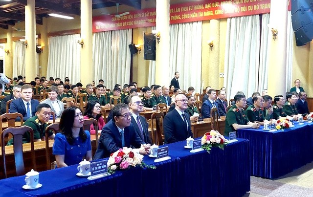 Phó Thủ tướng Liên bang Nga trao Huân chương Hữu nghị cho lãnh đạo Ban Quản lý Lăng Chủ tịch Hồ Chí Minh Phó Thủ tướng Liên bang Nga trao Huân chương Hữu nghị cho lãnh đạo Ban Quản lý Lăng Chủ tịch Hồ Chí Minh