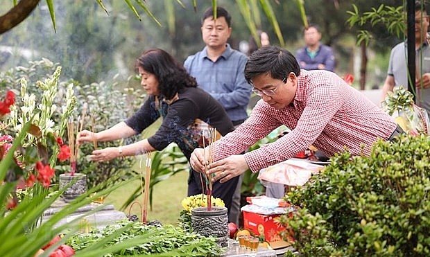 Thanh Minh is a time for family members to visit their deceased relatives' resting places. (Photo: VNA) Thanh Minh is a time for family members to visit their deceased relatives' resting places. (Photo: VNA)