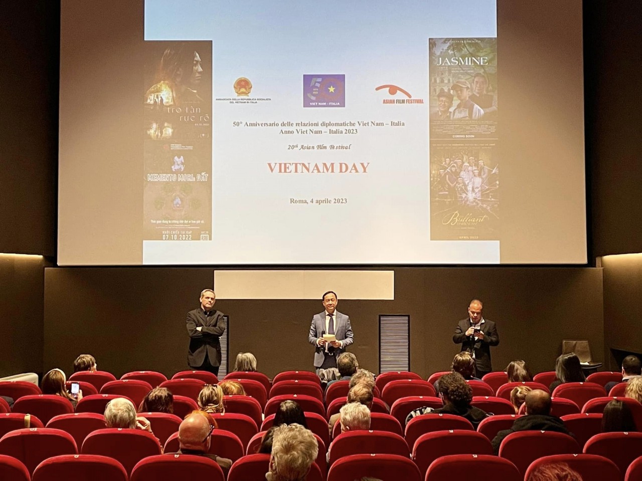 Vietnamese Ambassador to Italy Duong Hai Hung speaks at the opening ceremony of the event. Photo: VNA Vietnamese Ambassador to Italy Duong Hai Hung speaks at the opening ceremony of the event. Photo: VNA