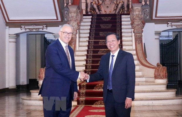 Ông Phan Văn Mãi, Chủ tịch UBND Thành phố Hồ Chí Minh (phải) tiếp ông Ahmed Aboutaleb, Thị trưởng thành phố Rotterdam, Hà Lan. (Ảnh: Xuân Khu/TTXVN) Ông Phan Văn Mãi, Chủ tịch UBND Thành phố Hồ Chí Minh (phải) tiếp ông Ahmed Aboutaleb, Thị trưởng thành phố Rotterdam, Hà Lan. (Ảnh: Xuân Khu/TTXVN)