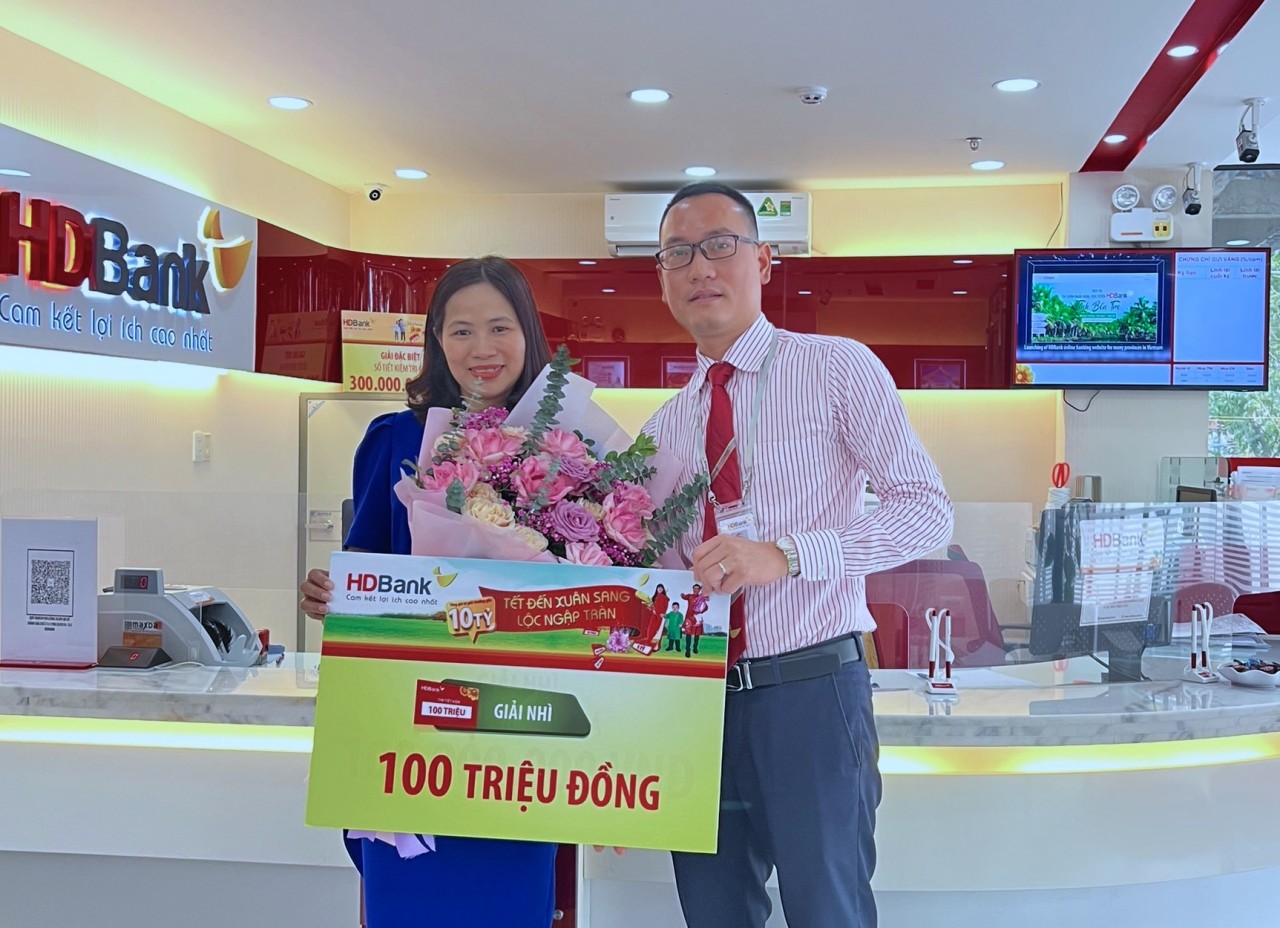 HDBank trao thưởng gần 2 tỷ đồng tận tay khách hàng gửi tiết kiệm