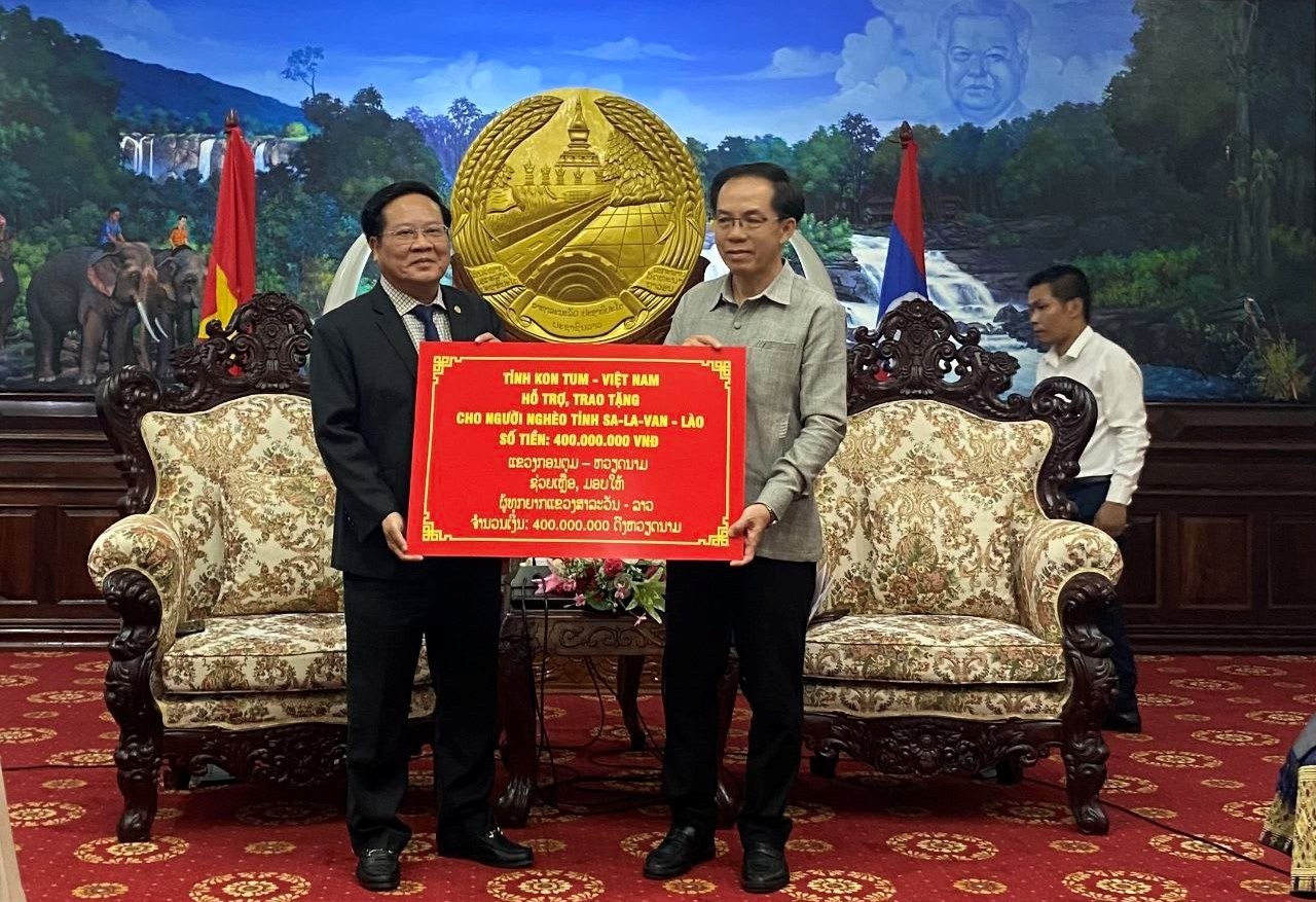 Đoàn cán bộ tỉnh Kon Tum thăm, chúc Tết cổ truyền Bun-pi-may 3 tỉnh Nam Lào Đoàn cán bộ tỉnh Kon Tum thăm, chúc Tết cổ truyền Bun-pi-may 3 tỉnh Nam Lào