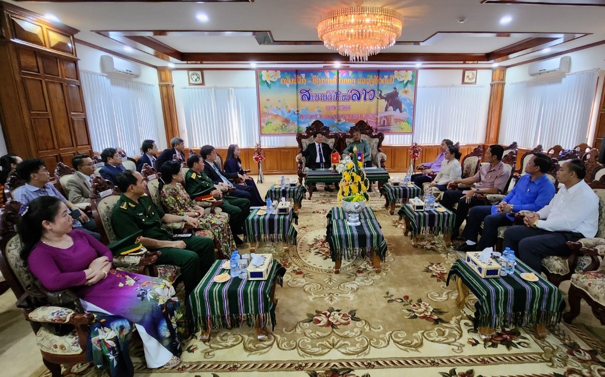 Đoàn cán bộ tỉnh Kon Tum thăm, chúc Tết cổ truyền Bun-pi-may 3 tỉnh Nam Lào Đoàn cán bộ tỉnh Kon Tum thăm, chúc Tết cổ truyền Bun-pi-may 3 tỉnh Nam Lào