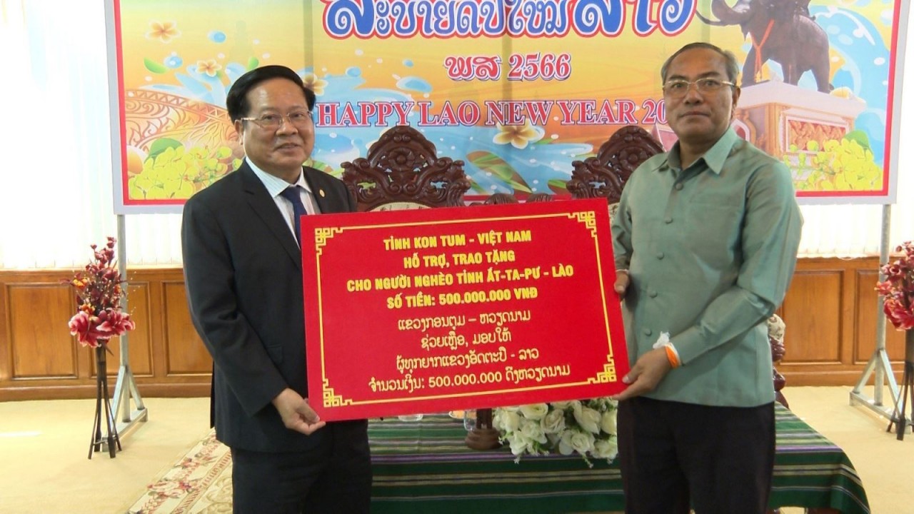 Đoàn cán bộ tỉnh Kon Tum thăm, chúc Tết cổ truyền Bun-pi-may 3 tỉnh Nam Lào Đoàn cán bộ tỉnh Kon Tum thăm, chúc Tết cổ truyền Bun-pi-may 3 tỉnh Nam Lào
