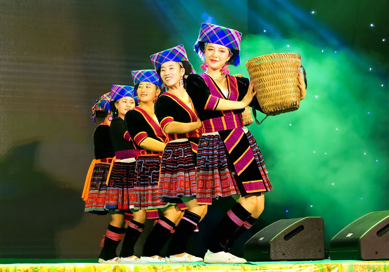 Mãn nhãn với chương trình nghệ thuật ''sắc màu'' Tây Bắc giữa lòng Cần Thơ