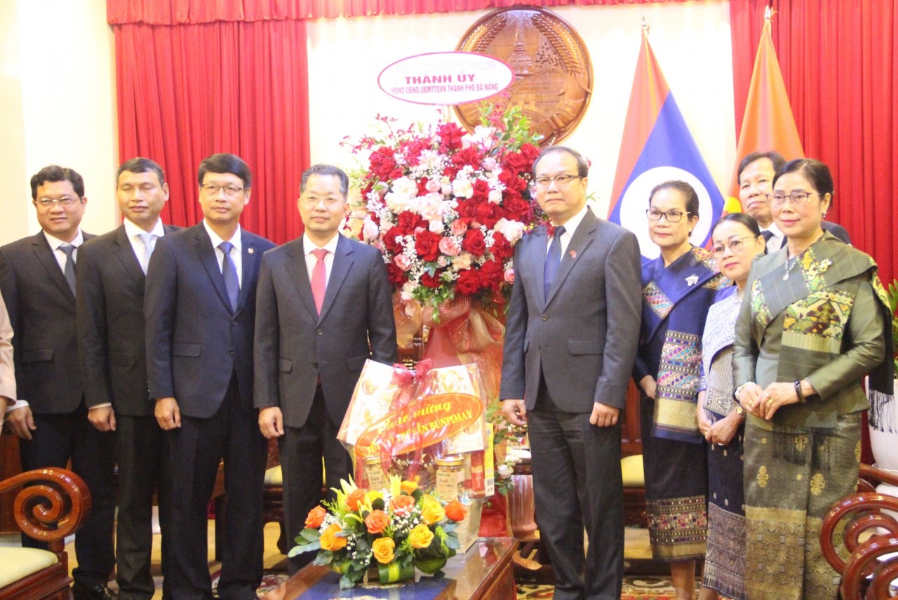 Đoàn lãnh đạo Đà Nẵng thăm và chúc Tết cổ truyền Bunpimay tại Tổng lãnh sự quán Lào Đoàn lãnh đạo Đà Nẵng thăm và chúc Tết cổ truyền Bunpimay tại Tổng lãnh sự quán Lào