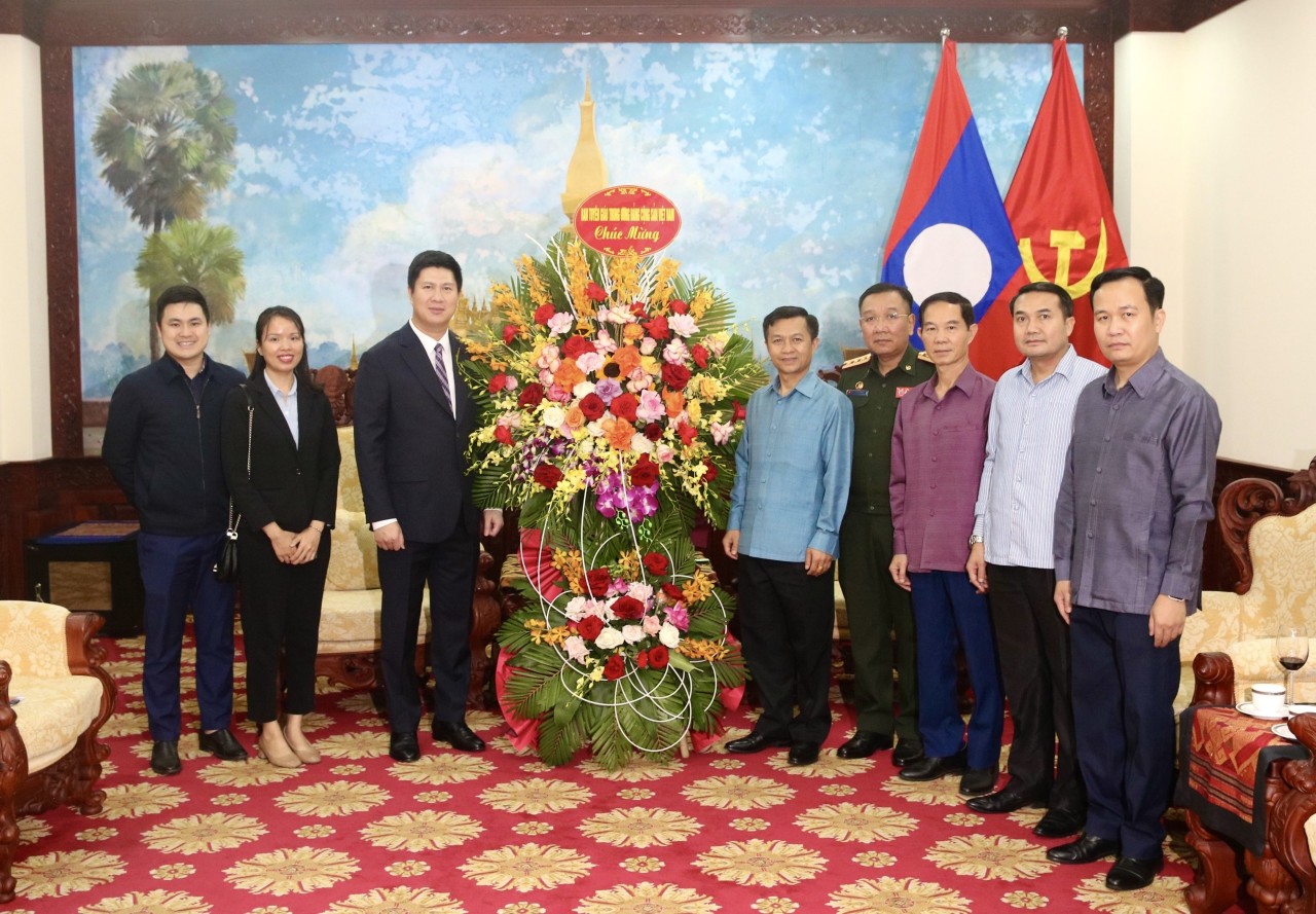 Ban Tuyên giáo Trung ương đến thăm, chúc Tết cổ truyền Bun Pi May tại Đại sứ quán Lào | Tạp chí Tuyên giáo Ban Tuyên giáo Trung ương đến thăm, chúc Tết cổ truyền Bun Pi May tại Đại sứ quán Lào | Tạp chí Tuyên giáo