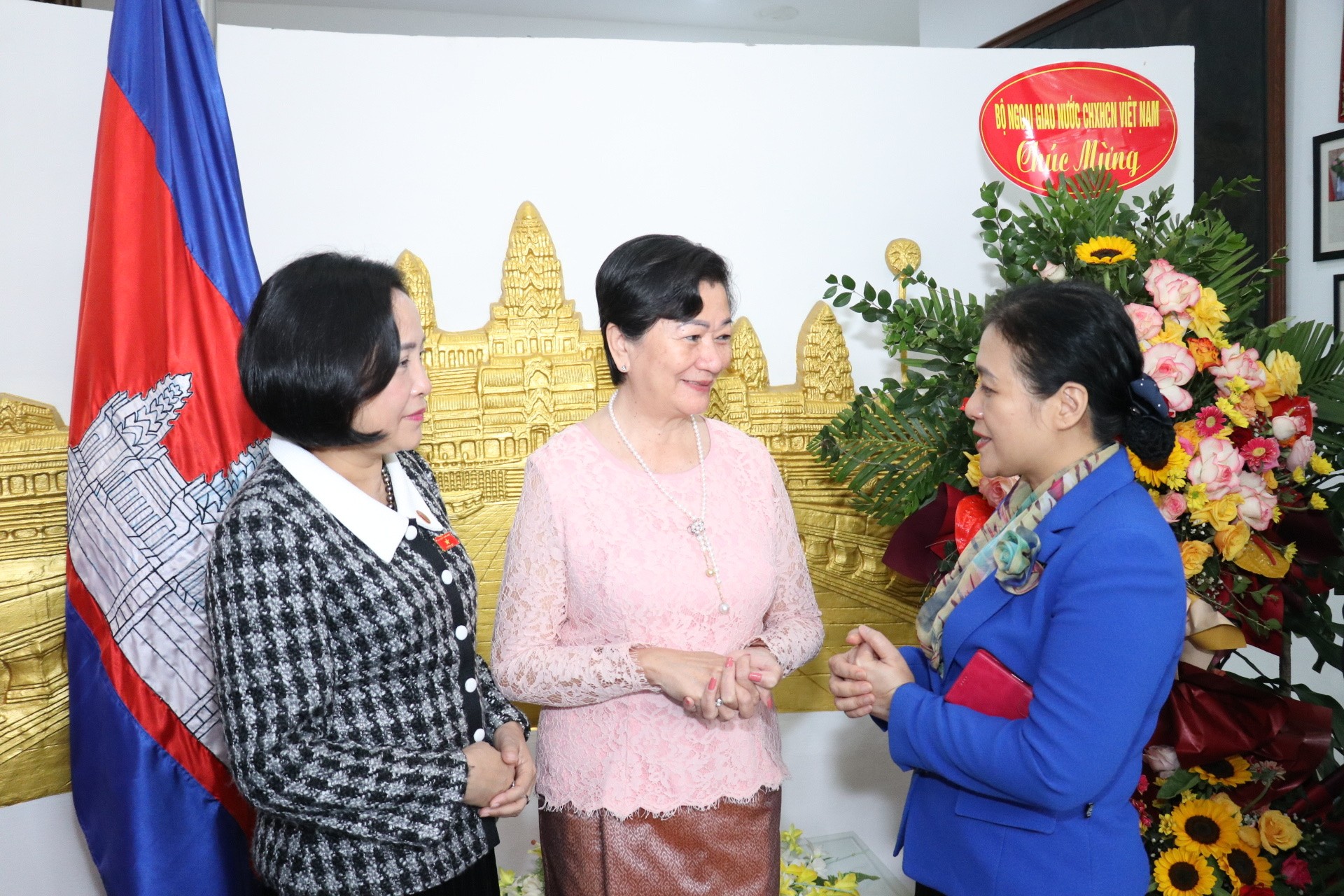 Hội hữu nghị Việt Nam - Campuchia chúc Tết Đại sứ quán Vương quốc Campuchia Hội hữu nghị Việt Nam - Campuchia chúc Tết Đại sứ quán Vương quốc Campuchia