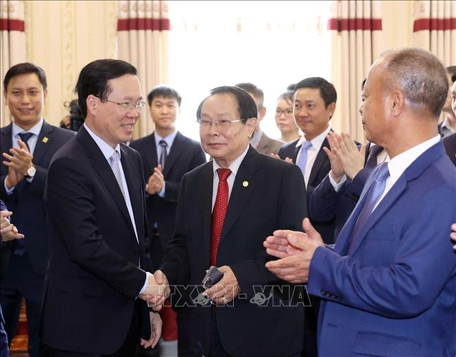 Chủ tịch nước Võ Văn Thưởng thăm Đại sứ quán và cộng đồng người Việt tại Lào Chủ tịch nước Võ Văn Thưởng thăm Đại sứ quán và cộng đồng người Việt tại Lào