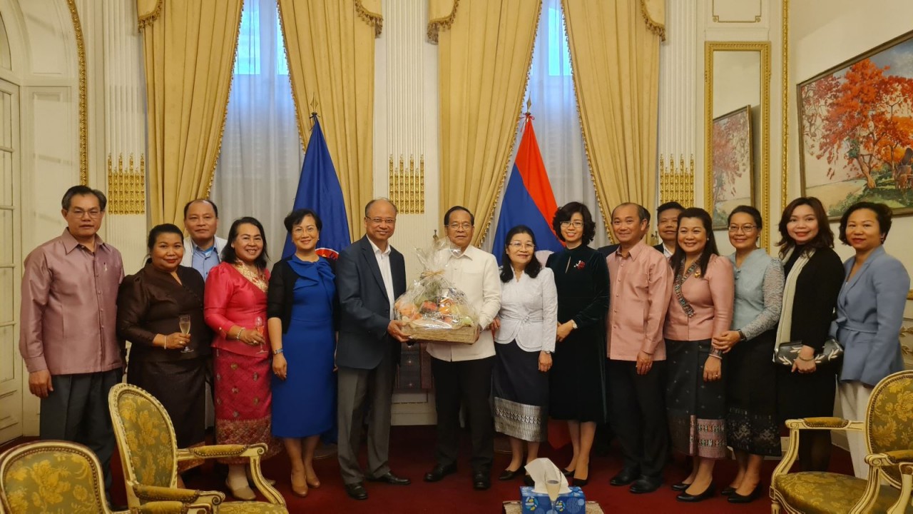 Đại sứ quán Việt Nam tại Pháp chúc mừng Tết cổ truyền Bun Pi May của Lào Đại sứ quán Việt Nam tại Pháp chúc mừng Tết cổ truyền Bun Pi May của Lào