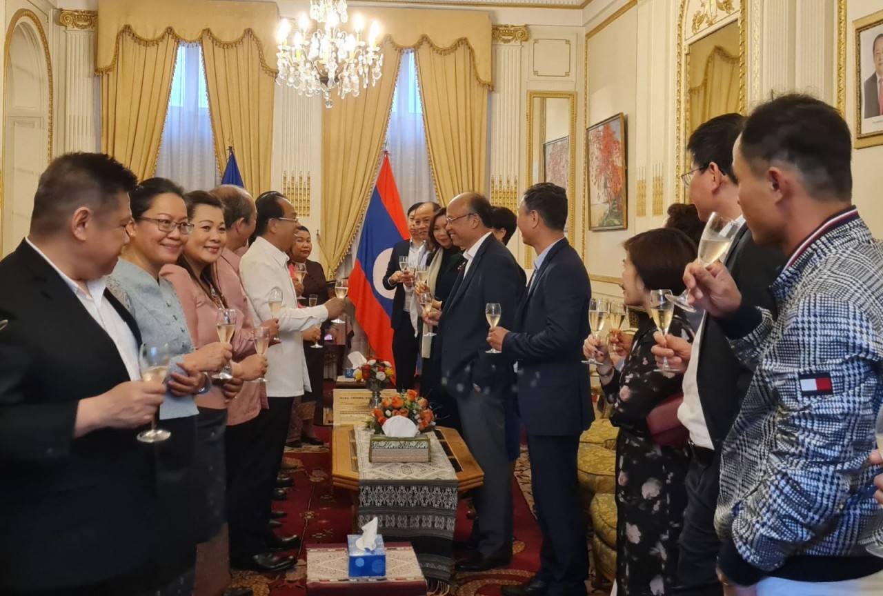 Đại sứ quán Việt Nam tại Pháp chúc mừng Tết cổ truyền Bun Pi May của Lào Đại sứ quán Việt Nam tại Pháp chúc mừng Tết cổ truyền Bun Pi May của Lào