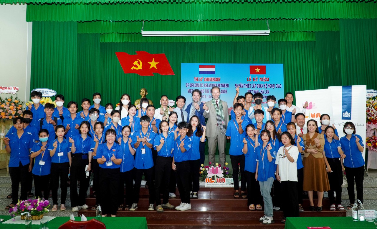 Đồng Tháp: Kỷ niệm 50 năm thiết lập quan hệ ngoại giao Việt Nam - Hà Lan Đồng Tháp: Kỷ niệm 50 năm thiết lập quan hệ ngoại giao Việt Nam - Hà Lan