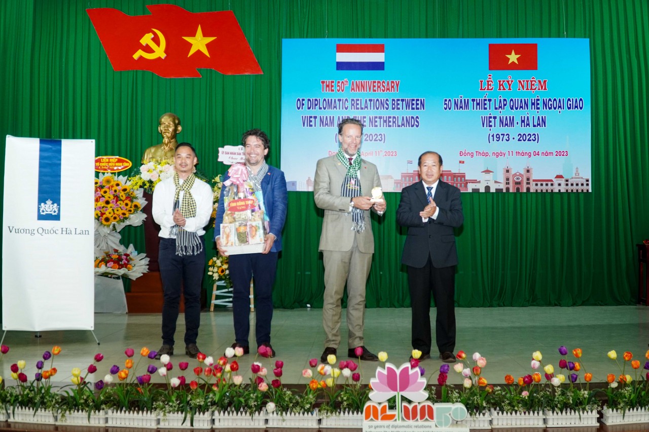 Đồng Tháp: Kỷ niệm 50 năm thiết lập quan hệ ngoại giao Việt Nam - Hà Lan Đồng Tháp: Kỷ niệm 50 năm thiết lập quan hệ ngoại giao Việt Nam - Hà Lan