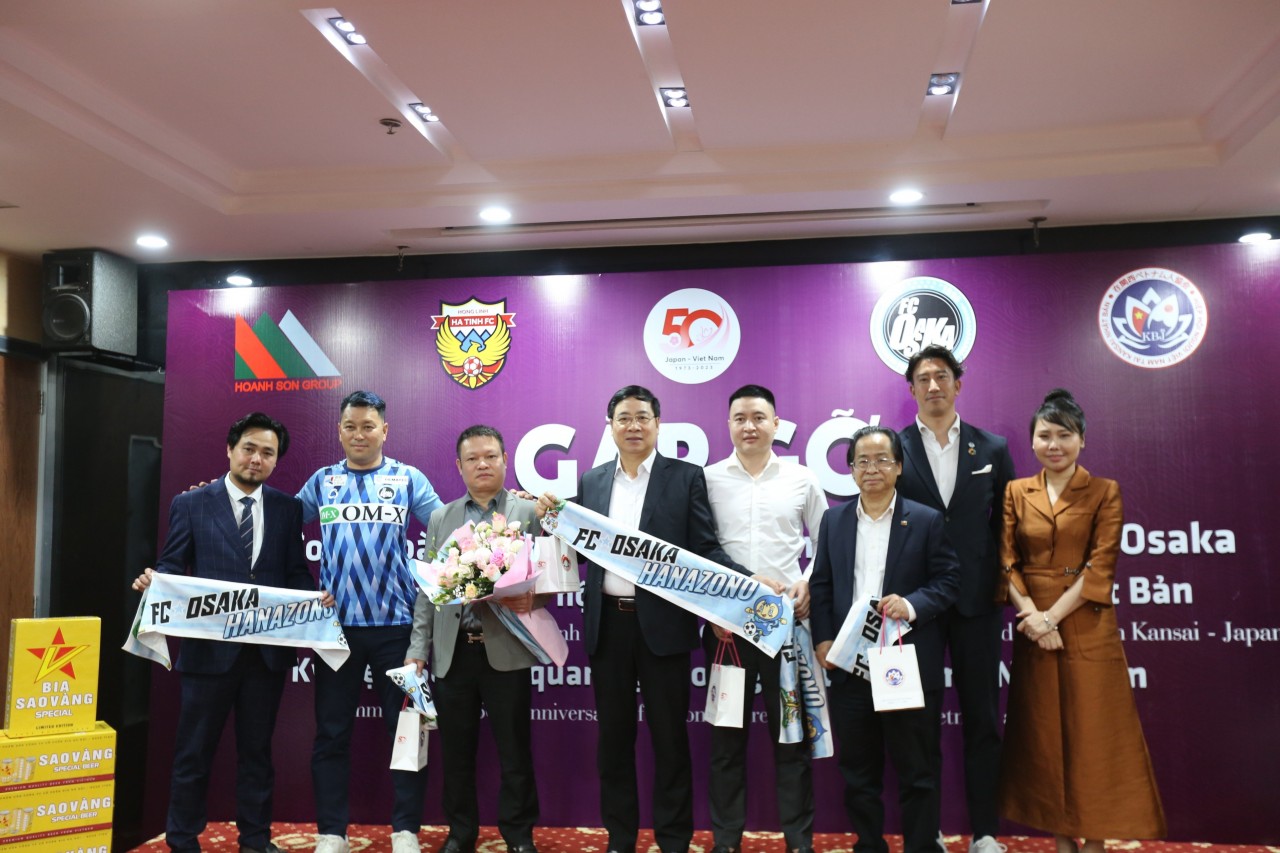 CLB Hồng Lĩnh Hà Tĩnh thúc đẩy hợp tác với CLB Osaka (Nhật Bản) CLB Hồng Lĩnh Hà Tĩnh thúc đẩy hợp tác với CLB Osaka (Nhật Bản)