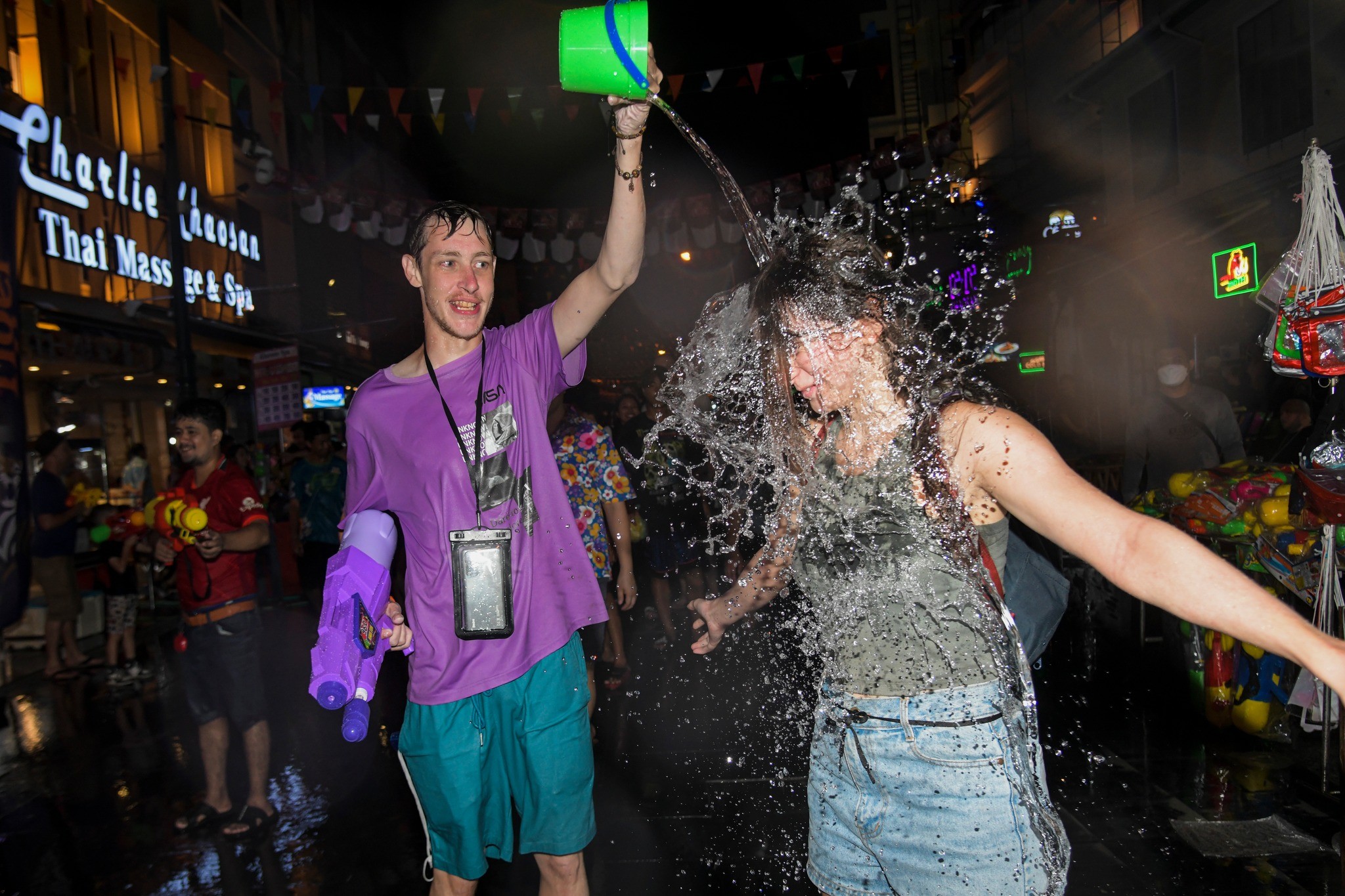 Khao San và Silom Road, hai địa điểm thu hút đông du khách sẽ rộn ràng trở lại kể từ năm 2019. Khao San và Silom Road, hai địa điểm thu hút đông du khách sẽ rộn ràng trở lại kể từ năm 2019.