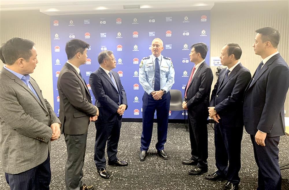 Deputy Minister Major General Nguyen Van Long and the delegation at the meeting with the Deputy Commander of the New South Wales Police. Source: bocongan.gov.vn Deputy Minister Major General Nguyen Van Long and the delegation at the meeting with the Deputy Commander of the New South Wales Police. Source: bocongan.gov.vn
