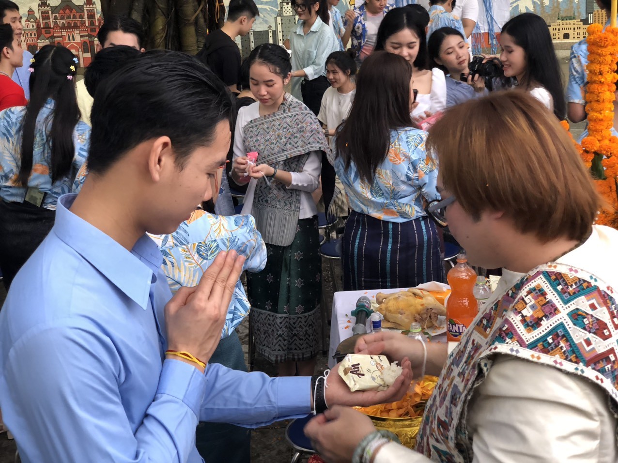 Sinh viên Lào tại Học viện Ngoại giao: Vui Tết Bun Pimay, ấm tình hữu nghị Sinh viên Lào tại Học viện Ngoại giao: Vui Tết Bun Pimay, ấm tình hữu nghị