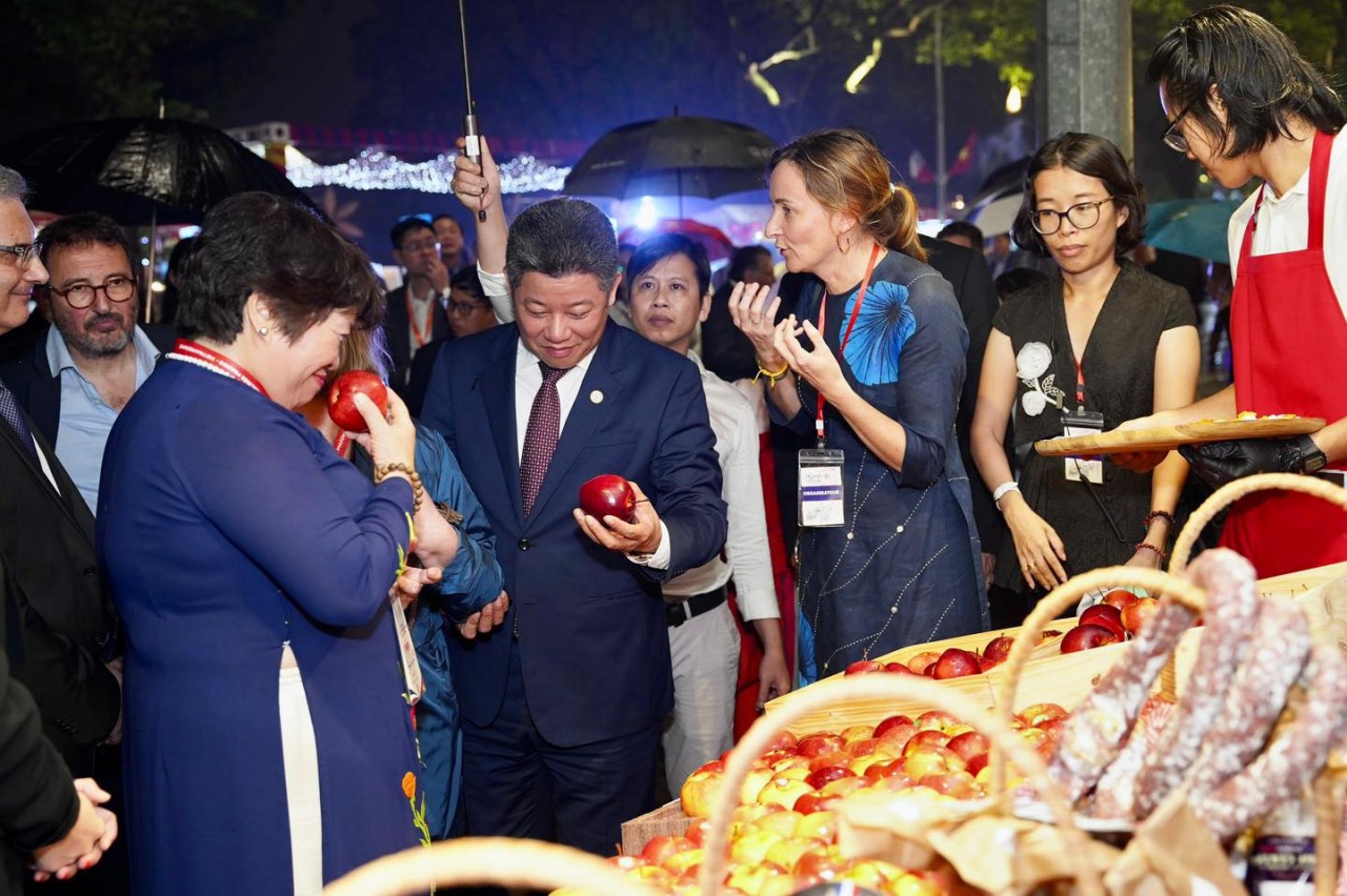 Events Bring Vietnam, France Closer in Hanoi Events Bring Vietnam, France Closer in Hanoi