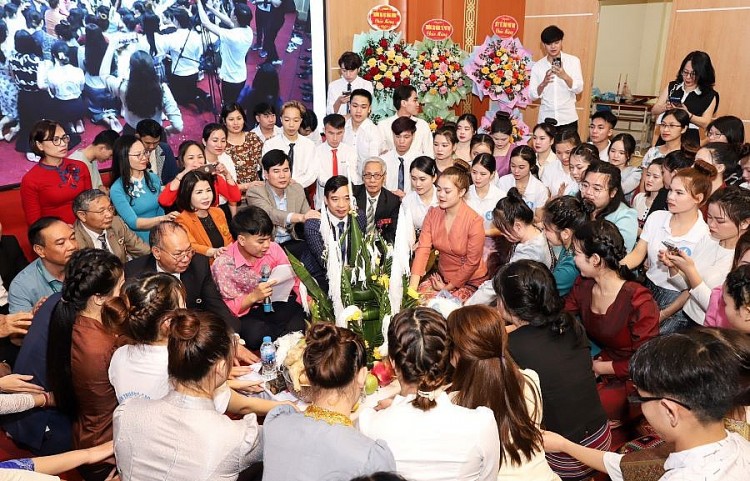Thành lập Chi hội Hội hữu nghị Việt Nam - Lào Trường Cao đẳng y tế Phú Thọ Thành lập Chi hội Hội hữu nghị Việt Nam - Lào Trường Cao đẳng y tế Phú Thọ
