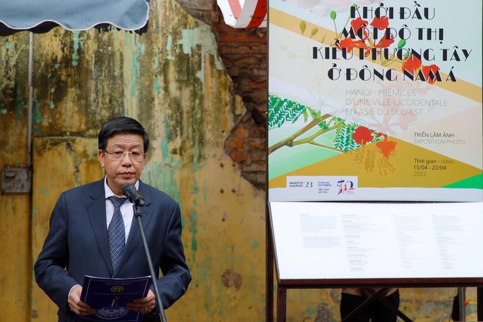 Vice Chairman of Hanoi People's Committee Duong Duc Tuan delivered a speech. Photo: Nam Nguyen. Vice Chairman of Hanoi People's Committee Duong Duc Tuan delivered a speech. Photo: Nam Nguyen.