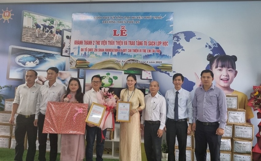 Trao tặng 2 thư viện thân thiện cho Trường THCS Phú An và Trường tiểu học Phú Hải (Ảnh: Báo Thừa Thiên Huế). Trao tặng 2 thư viện thân thiện cho Trường THCS Phú An và Trường tiểu học Phú Hải (Ảnh: Báo Thừa Thiên Huế).