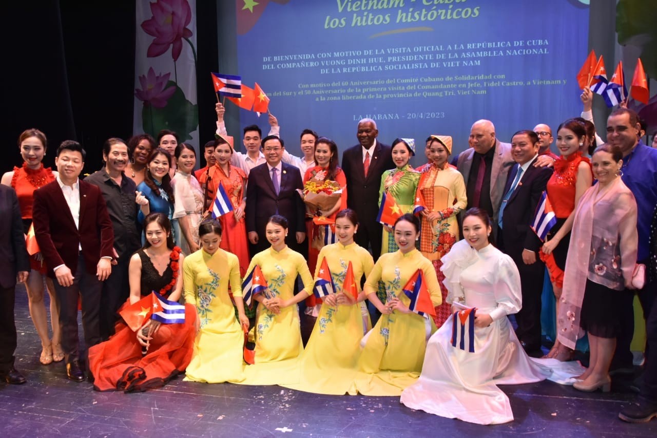 The event saw the presence of visiting Vietnamese National Assembly (NA) Chairman Vuong Dinh Hue and President of the National Assembly of the People’s Power of Cuba Esteban Lazo Hernández. The event saw the presence of visiting Vietnamese National Assembly (NA) Chairman Vuong Dinh Hue and President of the National Assembly of the People’s Power of Cuba Esteban Lazo Hernández.