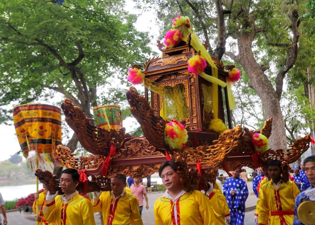 Độc đáo lễ hội tôn vinh ông Tổ bách nghệ tại Phố cổ Hà Nội | Lễ hội | Vietnam+ (VietnamPlus) Độc đáo lễ hội tôn vinh ông Tổ bách nghệ tại Phố cổ Hà Nội | Lễ hội | Vietnam+ (VietnamPlus)