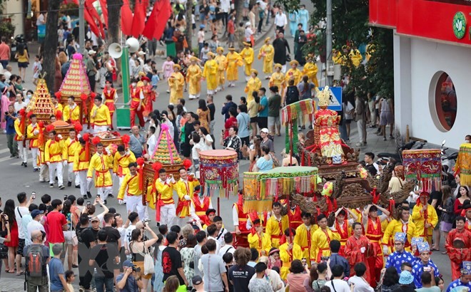 Độc đáo lễ hội tôn vinh ông Tổ bách nghệ tại Phố cổ Hà Nội | Lễ hội | Vietnam+ (VietnamPlus) Độc đáo lễ hội tôn vinh ông Tổ bách nghệ tại Phố cổ Hà Nội | Lễ hội | Vietnam+ (VietnamPlus)