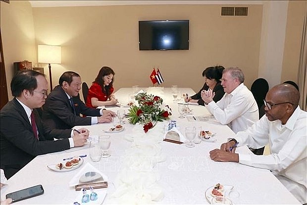 At the talks between Minister of Culture, Sports and Tourism Nguyen Van Hung and Minister of Tourism Juan Carlos García Granda (Photo: VNA) At the talks between Minister of Culture, Sports and Tourism Nguyen Van Hung and Minister of Tourism Juan Carlos García Granda (Photo: VNA)