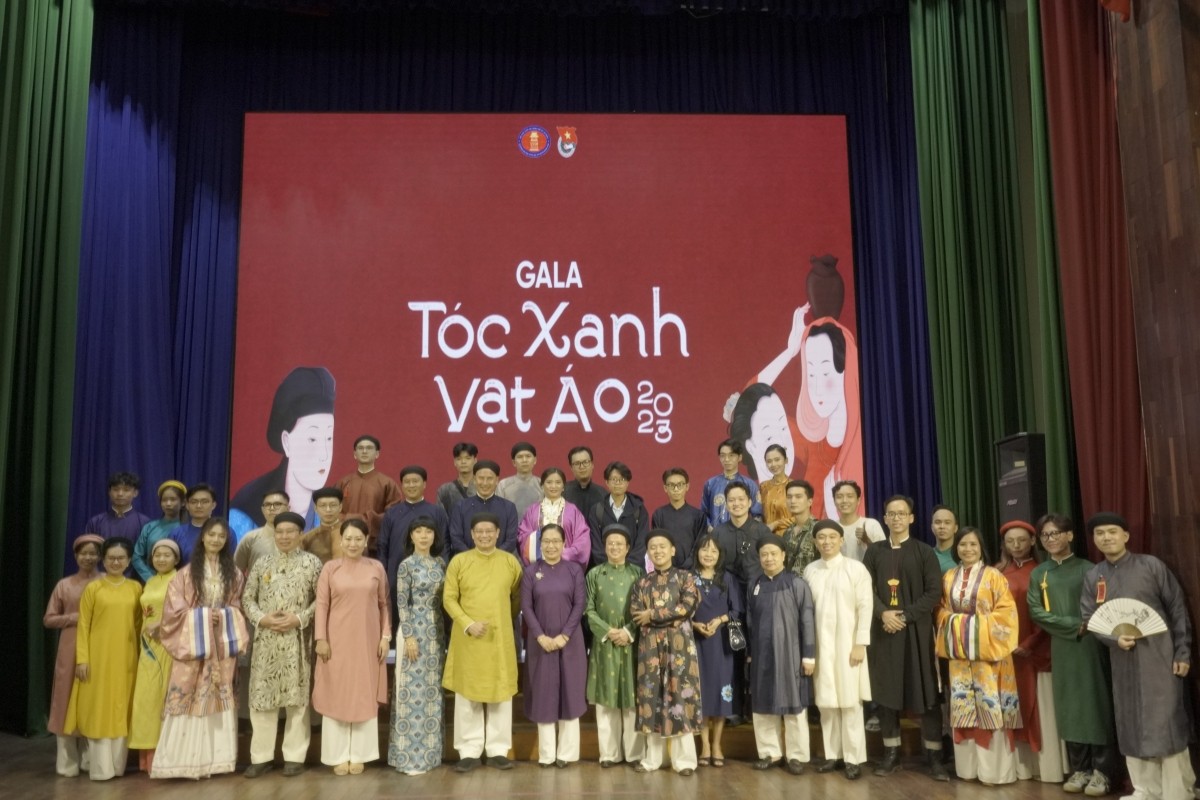 "Tóc xanh vạt áo" - ngày hội Việt phục đặc sắc lớn nhất miền Nam "Tóc xanh vạt áo" - ngày hội Việt phục đặc sắc lớn nhất miền Nam