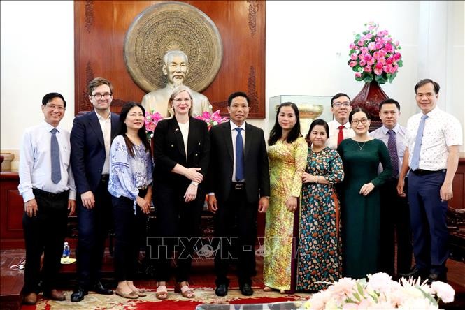 Đại diện chính quyền thành phố Cần Thơ và Đại sứ Thụy Điển tại Việt Nam Ann Måwe (Ảnh: TTXVN). Đại diện chính quyền thành phố Cần Thơ và Đại sứ Thụy Điển tại Việt Nam Ann Måwe (Ảnh: TTXVN).