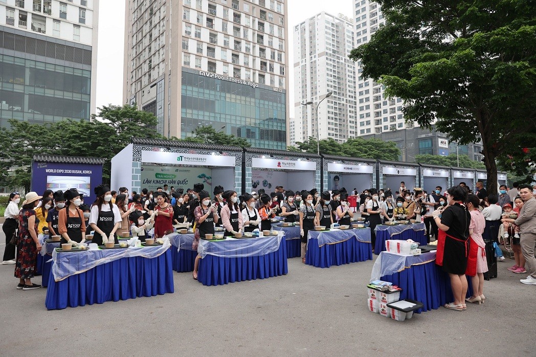 Kimchi making class. Source: Korean Cultural Center Kimchi making class. Source: Korean Cultural Center