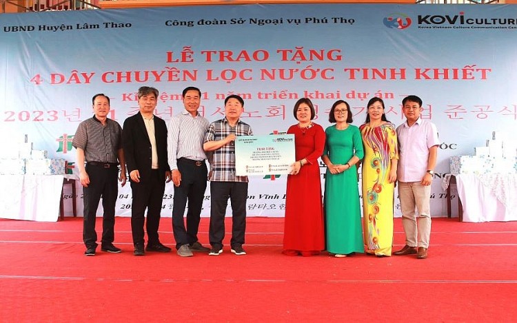 KCCC tặng dây chuyền máy lọc nước tinh khiết cho 4 trường học tại huyện Lâm Thao giá trị 220 triệu đồng KCCC tặng dây chuyền máy lọc nước tinh khiết cho 4 trường học tại huyện Lâm Thao giá trị 220 triệu đồng