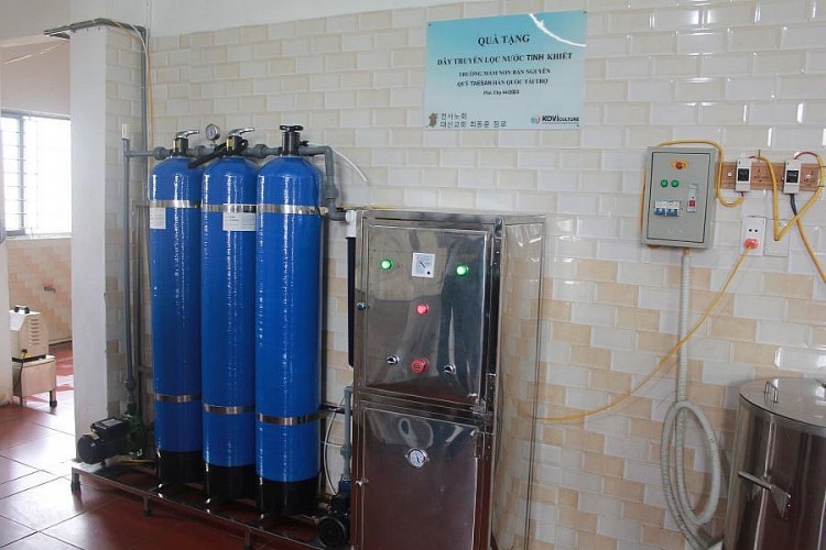 KCCC tặng dây chuyền máy lọc nước tinh khiết cho 4 trường học tại huyện Lâm Thao giá trị 220 triệu đồng KCCC tặng dây chuyền máy lọc nước tinh khiết cho 4 trường học tại huyện Lâm Thao giá trị 220 triệu đồng