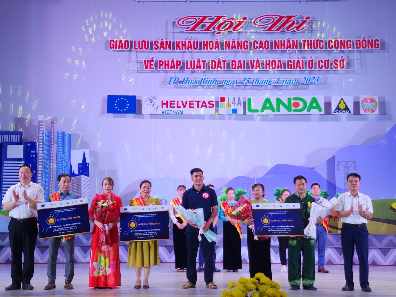 Helvetas nâng cao nhận thức cho cộng đồng về pháp luật đất đai và hòa giải ở cơ sở Helvetas nâng cao nhận thức cho cộng đồng về pháp luật đất đai và hòa giải ở cơ sở