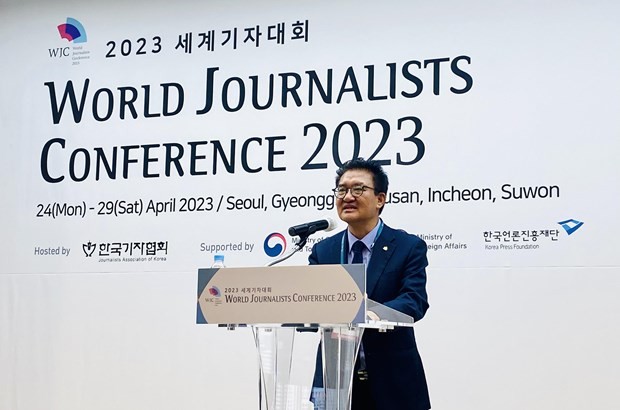 President of the Journalists Association of Korea Kim Dong Hoon delivers opening speech at the conference. Photo: Nguyen Yen President of the Journalists Association of Korea Kim Dong Hoon delivers opening speech at the conference. Photo: Nguyen Yen